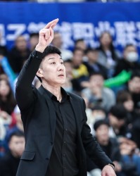 kaiyun-能买周琦竟没钱？欠7亿靠质押股权救急 四川男篮要靠女篮老板了？